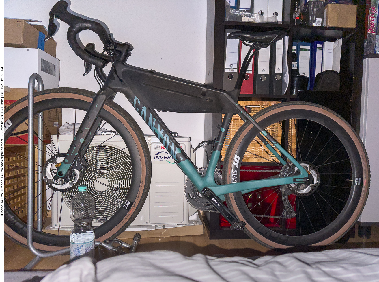 Die Nacht vor der Anfahrt schlafe ich neben Reinis Gravelbike ;-) 
