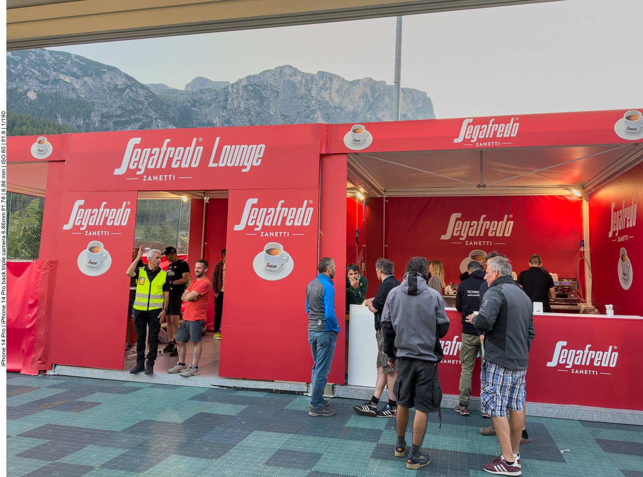 Nach der Startnummernabholung sind wir noch ein wenig über die kleine Messe gelaufen 