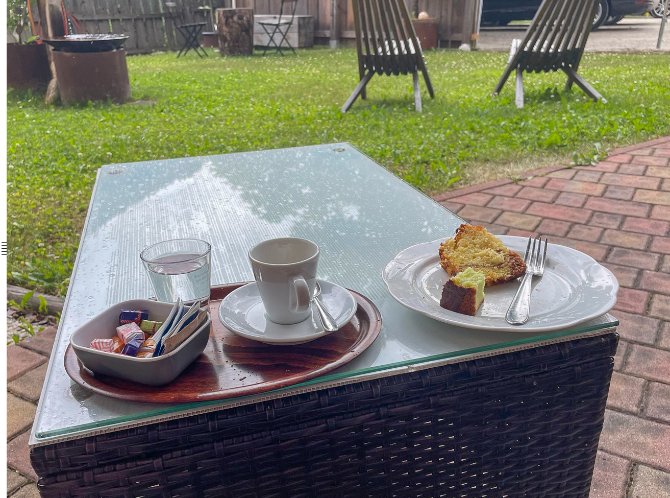 Zurück an der Unterkunft bekommen wir leckeren Kuchen serviert 