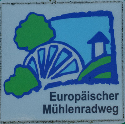 Kennzeichnung des Radwegs "Europäischer Mühlenradweg"