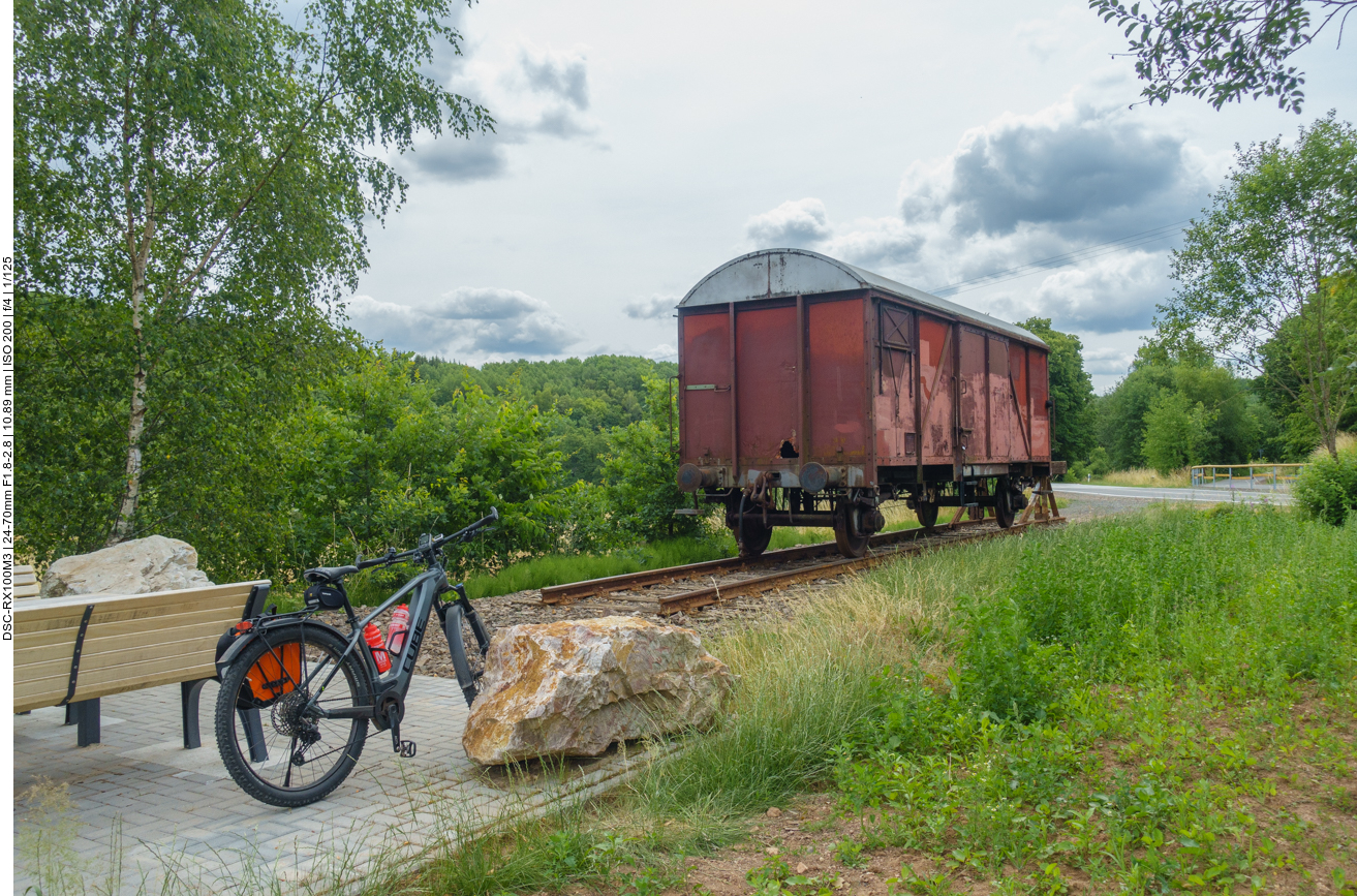 In dem alten Waggon könnte ich mir auch eine Würstchenbraterei vorstellen ;-) 