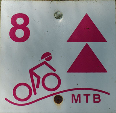 Kennzeichnung der MTB-Strecke 8 "Höhentour".