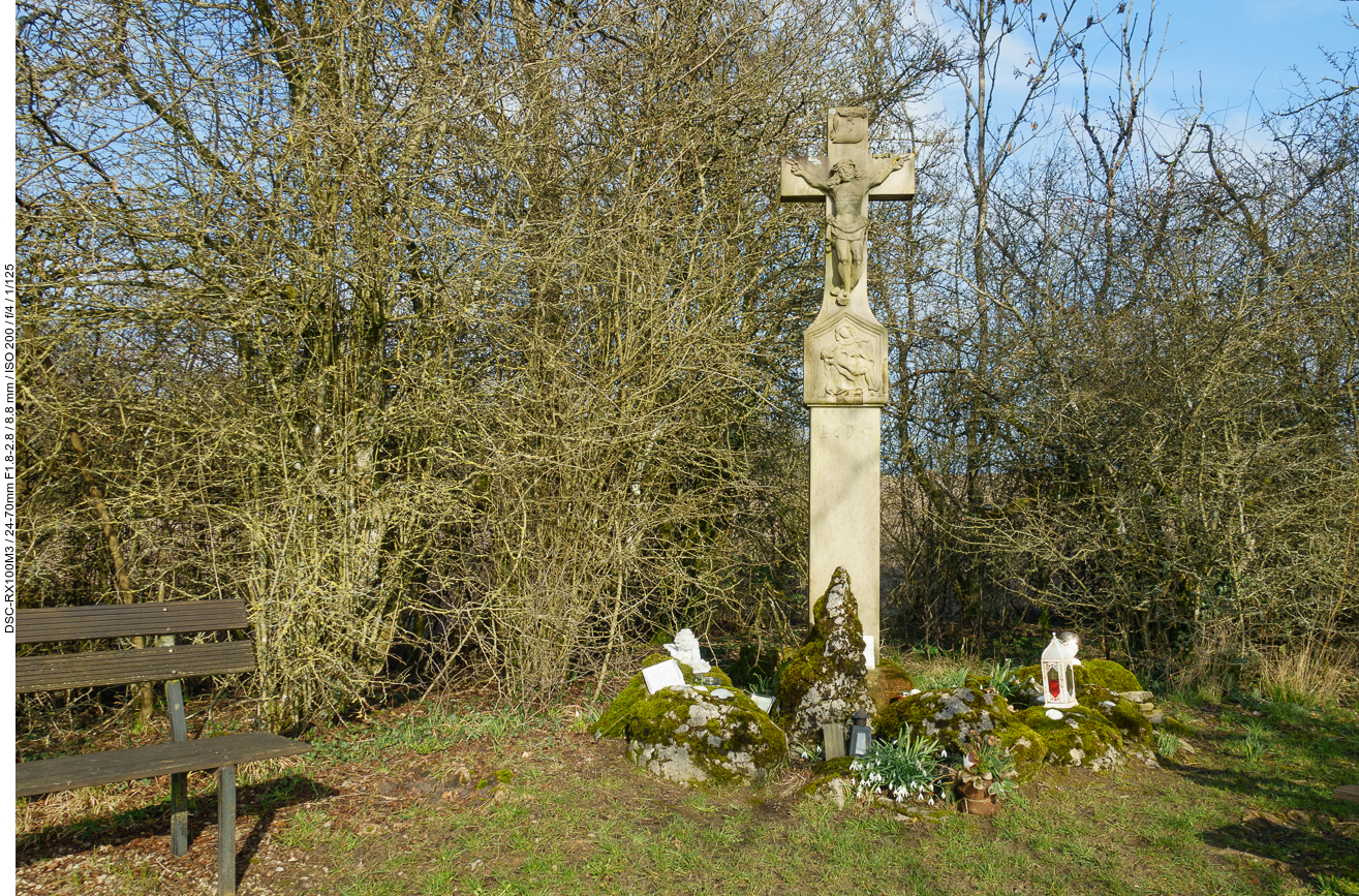 Am Denkmal Brudermannsfeld ...