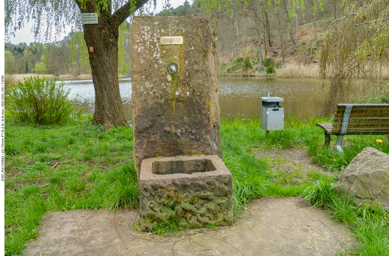 Normalerweise steht an Brunnen oft "Kein Trinkwasser", hier ist es mal Trinkwasser und dann kommt nichts raus :-(