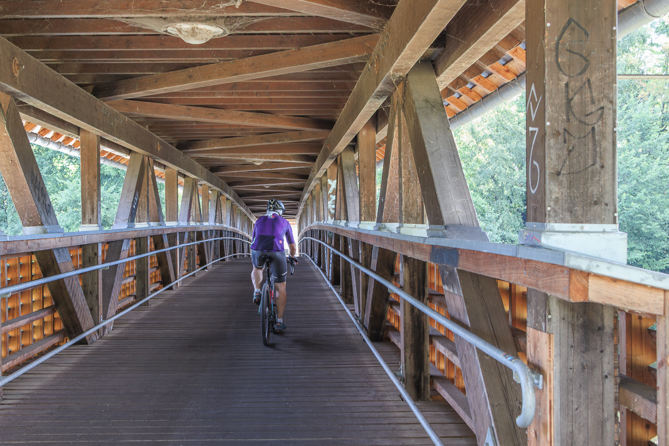 &Uuml;berdachte Holzbr&uuml;cke &uuml;ber die Murg