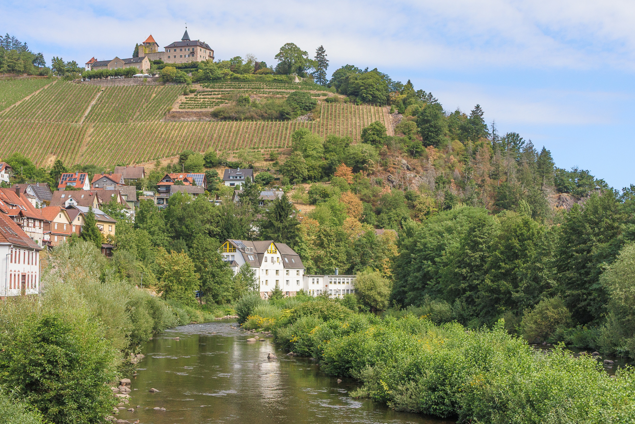 Schloss Eberstein hoch &uuml;ber der Murg