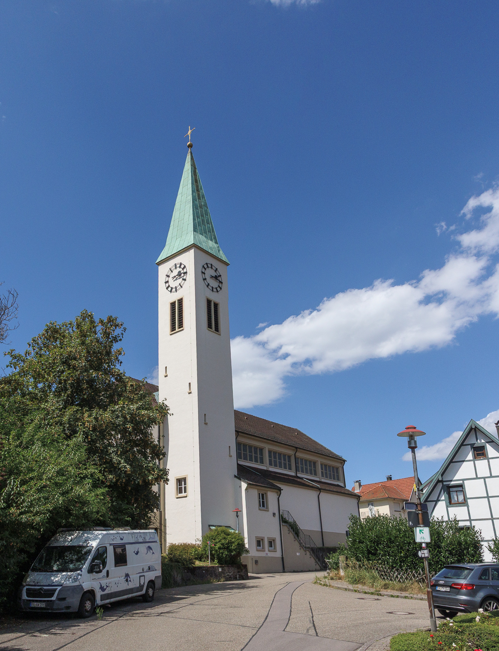 Die katholische Filialkirche Maria Königin, gelegen im Ortsteil Au im Murgtal (Gemeinde Weisenbach)