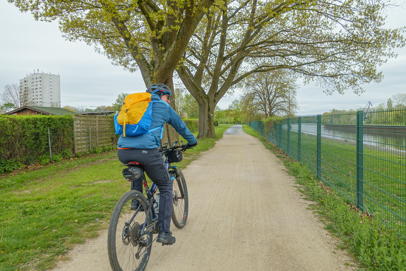 Eingez&auml;unt auf dem Radweg ;-)
