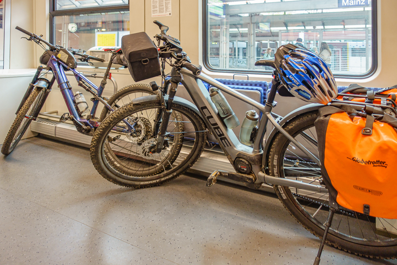 Mit dem Zug geht es zur&uuml;ck nach Lohr am Main