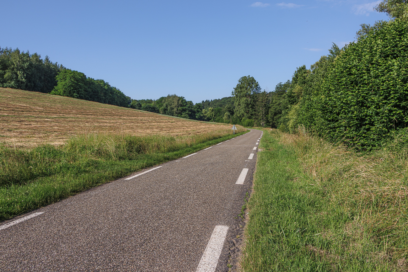 In Frankreich sind die Straßen schmaler als bei uns ;-)