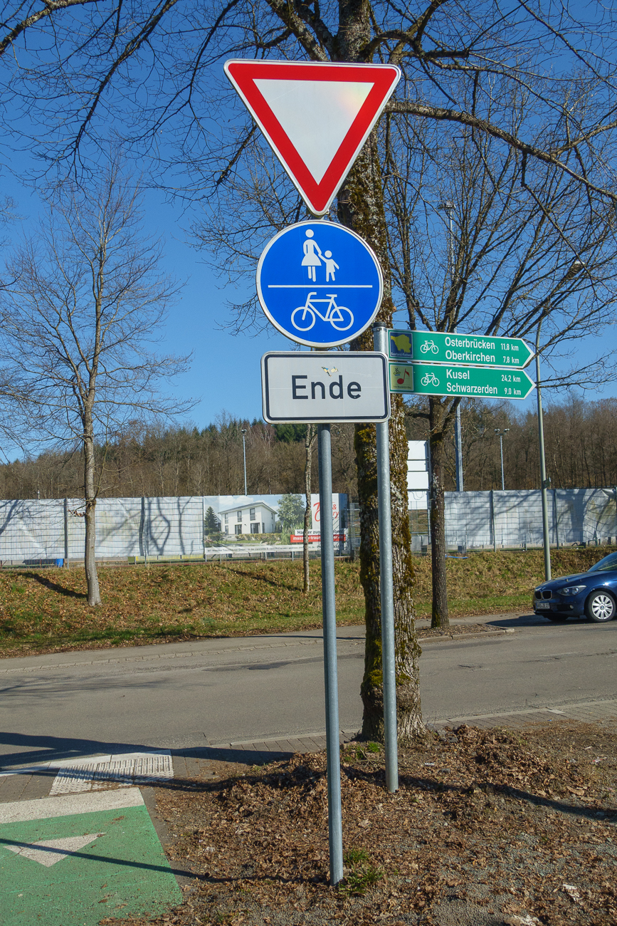 Am Start-/Zielpunkt fahre ich vorbei und radle noch die paar Kilometer bis zum Endpunkt des Bahnradwegs R1 in Freisen