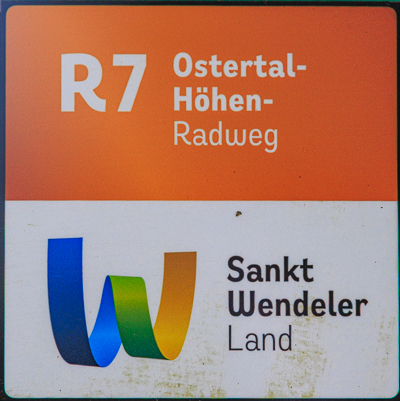Kennzeichnung des Ostertal-H&ouml;hen-Radwegs R7