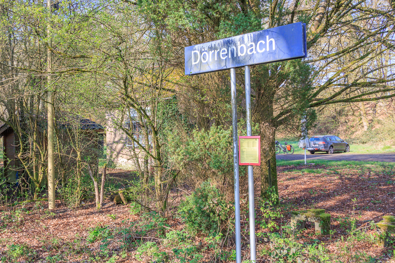 Das alte Ortsschild am Bahnhof