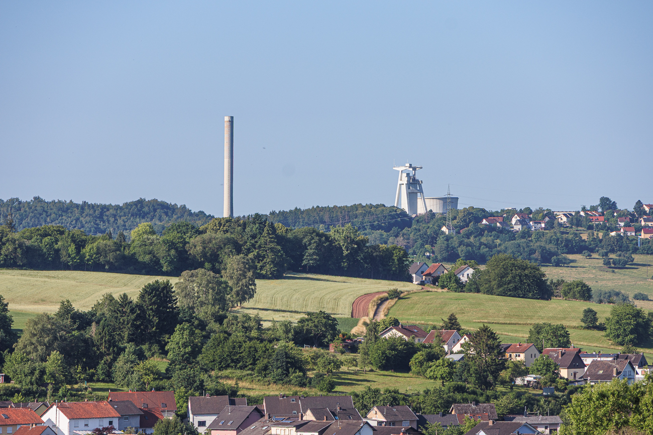 Auch immer am Horizont zu entdecken, die ehemalige Grube Göttelborn bzw. das Kraftwerk Weiher 3
